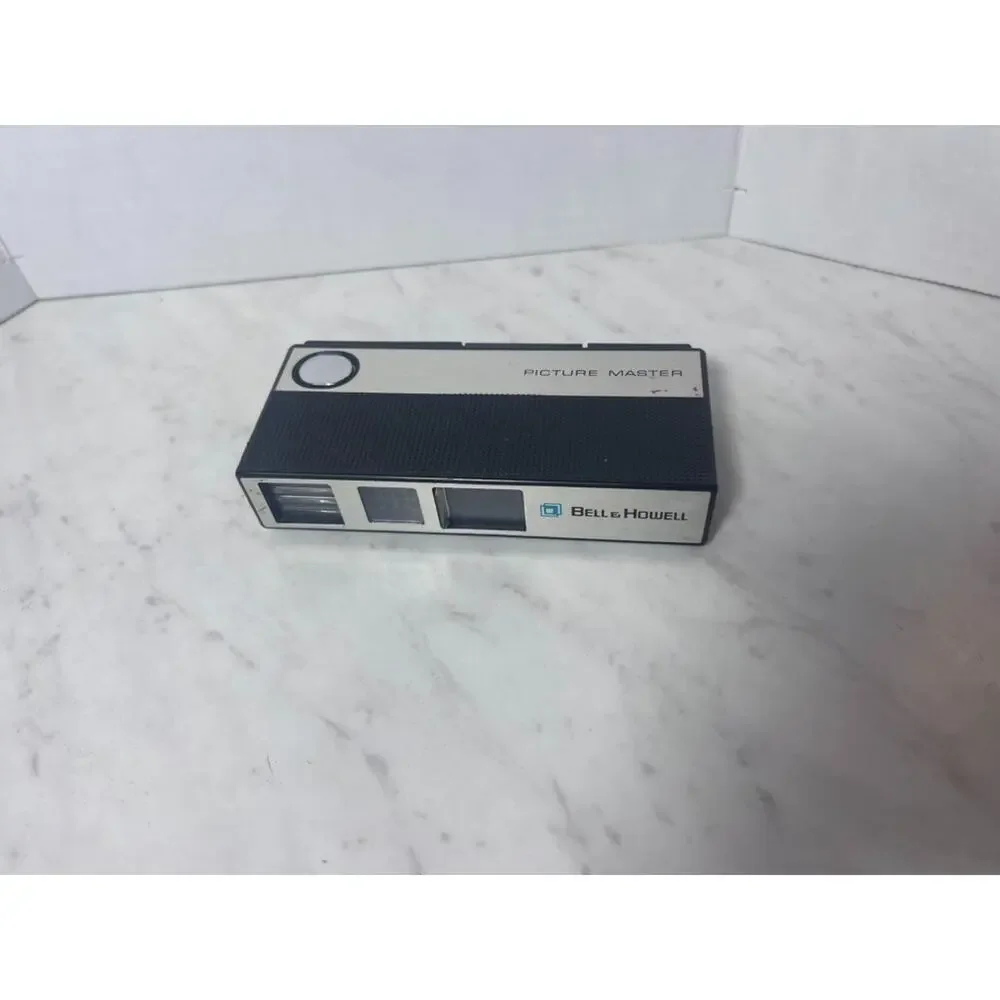 Vintage - Bell & Howell Picture Master 100 Pocket Camera with sleeve